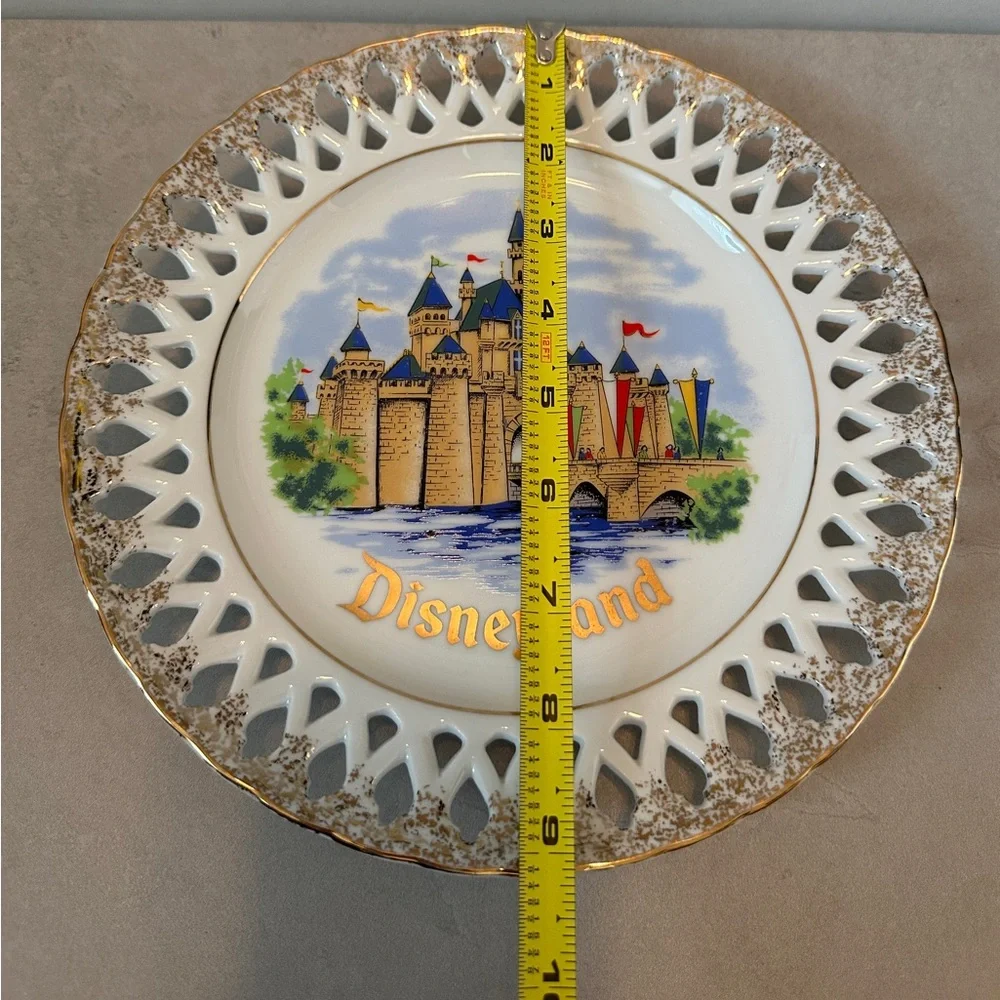 Disneyland Walt Disney Productions Japan Reticulated Vintage Souvenir Plate EUC - Picture 6 of 7